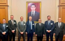 In der Hauptstadt Aschgabat hatten die Delegationsmitglieder unter Leitung von Michael Harms (Bildmitte) die Gelegenheit, die für ihre jeweilige Branche zuständigen stellvertretenden Vorsitzenden des Ministerkabinetts zu treffen. Foto: Turkmenisches Ministerkabinett