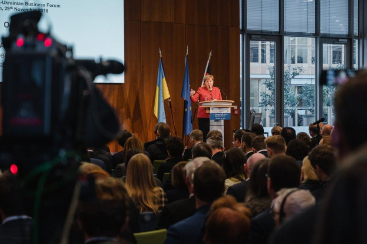 Angela Merkel nimmt erneut an der Deutsch-Ukrainischen Wirtschaftskonferenz teil, Foto: Nils Hasenau