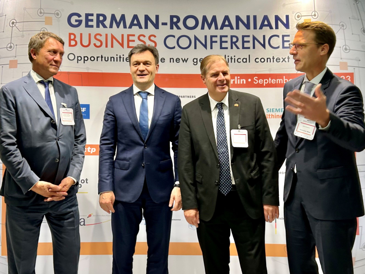 v.ln.r.: Ost-Ausschuss-Vorstandsmitglied Philipp Haußmann, Ministerpräsident der Republik Moldau Dorin Recean, AHK-Präsident Andreas Lier, AHK-Geschäftsführer Sebastian Metz, Foto: A. Metz